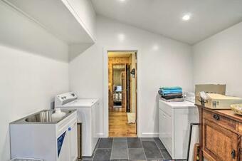 Scenic Lake Almanor Home With Mtn View And Dock!