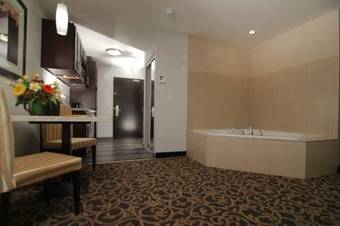 Hotel Paradise Inn And Suites