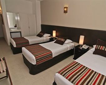 De La Plaza Hotel
