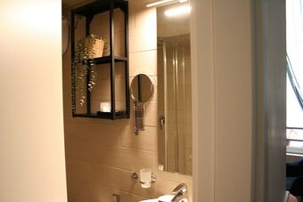 H22 Hotel
