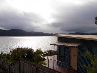Larus Waterfront Cottage