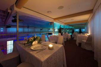 Fort R Hotel