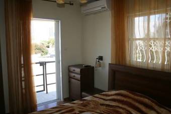 Two Bedroom Apartment With Patio And Pool