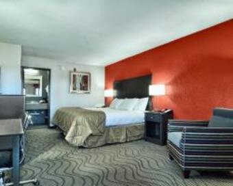 Hotel Clarion Inn & Suites