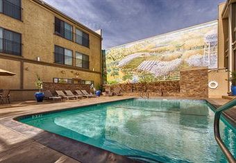 Hotel Hallmark Inn