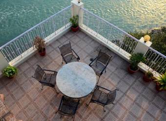 Hotel Divine Resort