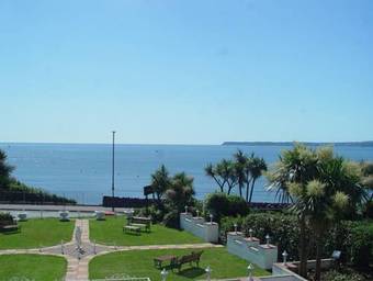 Waters Edge Hotel