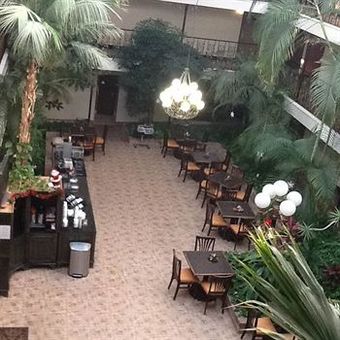 Hotel Governors Suites