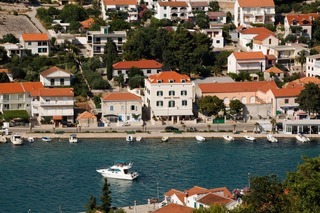 Apartments Tisno