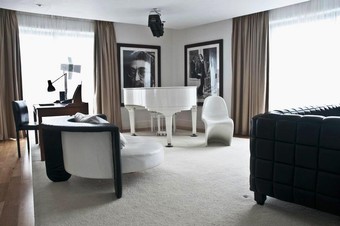 Hard Days Night Hotel