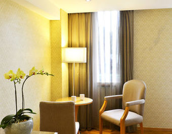 Apollo Hotel