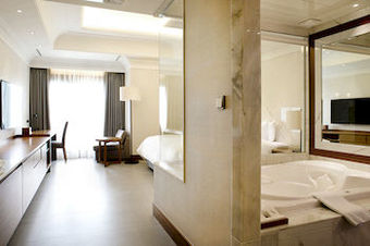 Pine Grove Hotel