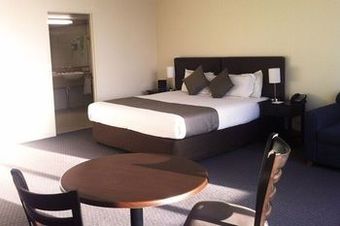 Adelaide Meridien Hotel & Apartments