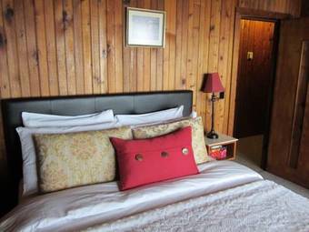 The Surf Lodge And Pub