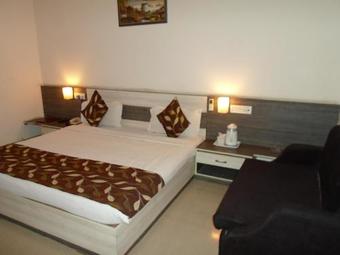 Hotel Rishabh