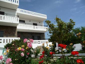 Zourpos Studios & Apartments