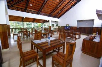 Hotel Bamboo Creek Resort
