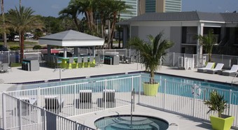 Hotel Clarion Inn & Suites Universal Studios Area