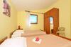 Apartments Pa? - 28m From Beach