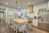 Chic Escape With Furnished Deck Walk To Cafes!