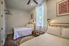 Chic Escape With Furnished Deck Walk To Cafes!