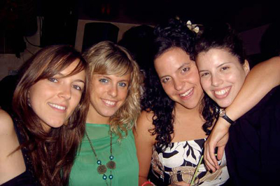 Silvia con sus amigas