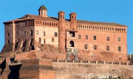 La Hospedería Castillo del Papa Luna, del s.XIV, vió nacer al papa Benedicto XIII.