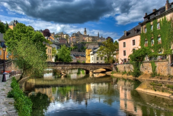 La capital de Luxemburgo, Luxemburgo es una mezcla entre lujo y paisajes medievales.